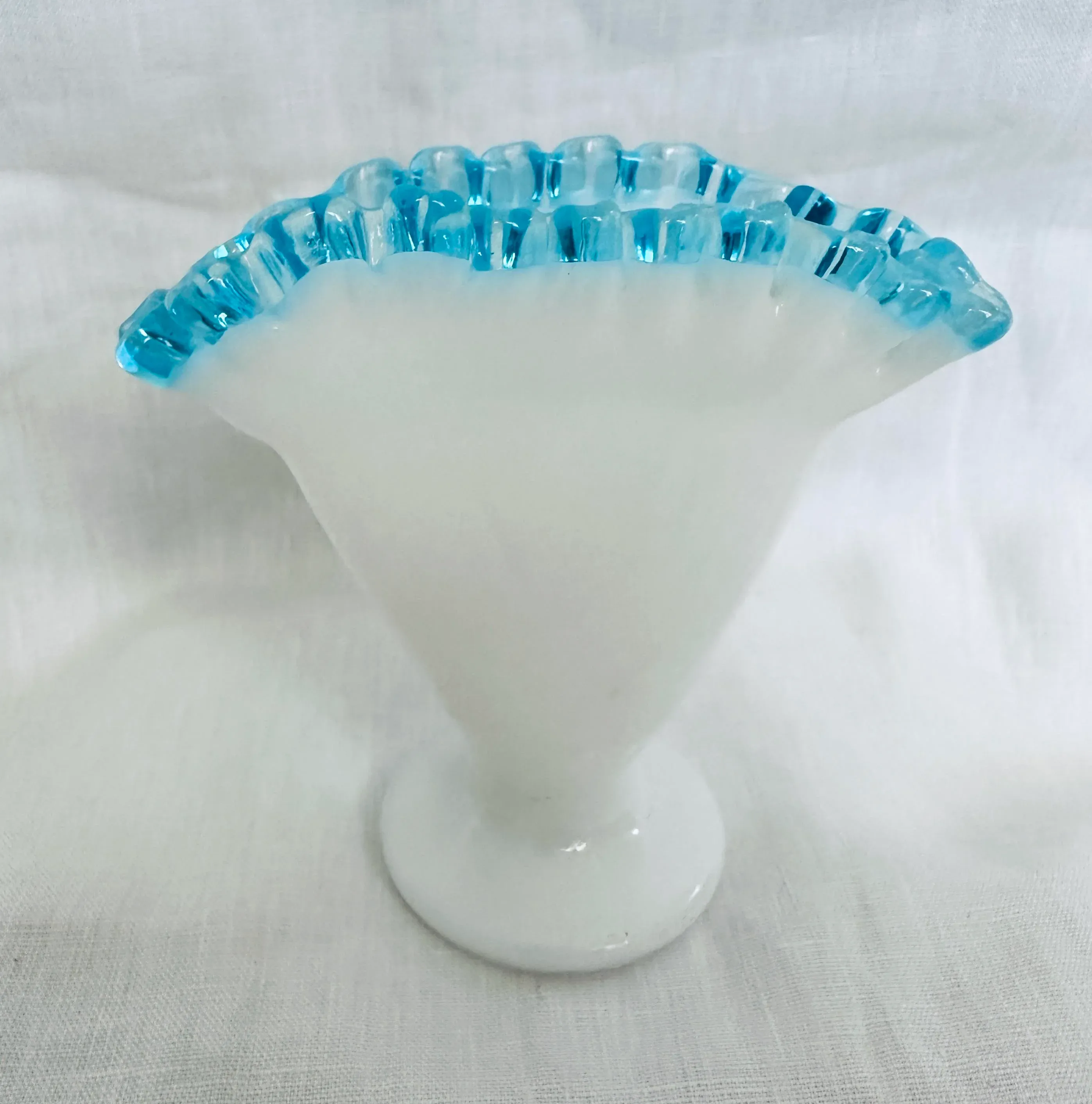 フェントン　アクアクレストファンフラワーベース&アクアクレスト　ソーサー Fenton Aqua Crest Fan Vase | Chairish