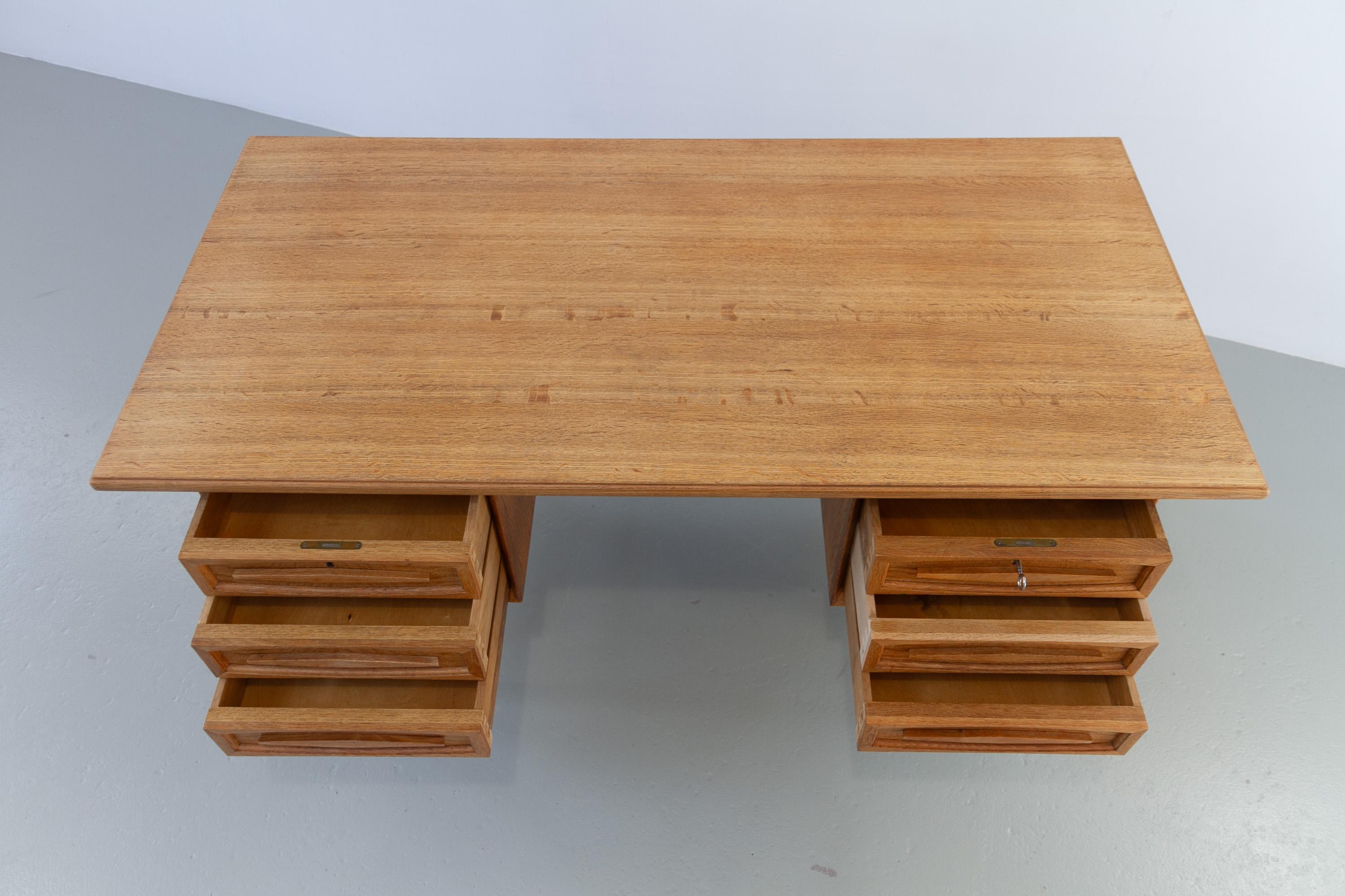 Mid-Century Modern Danish Freestanding Oak Desk by Henning Kjærnulf, 1960s