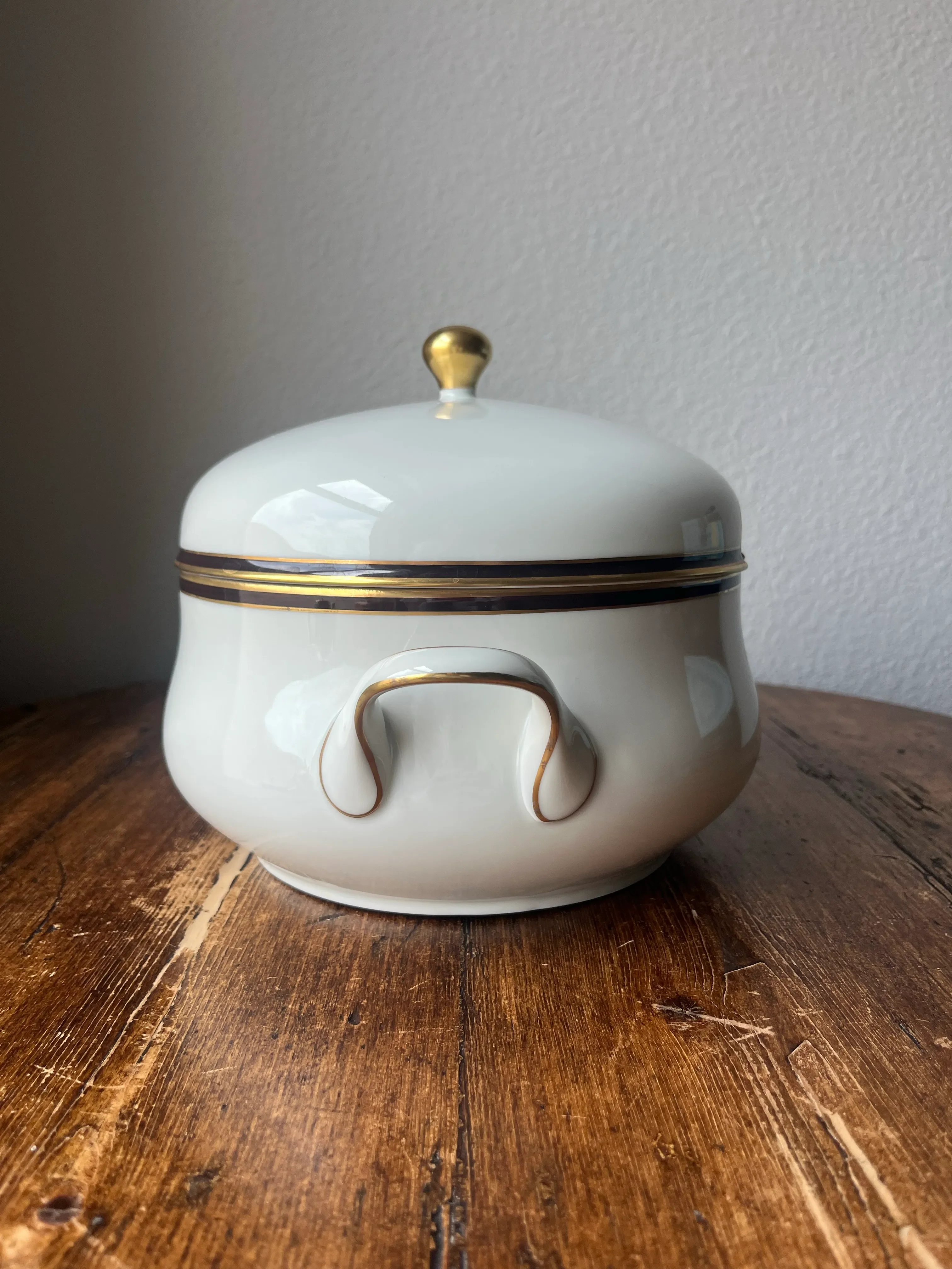 1980s Hutschenreuther Olivia 63 Cream, Maroon and Gold Tureen With