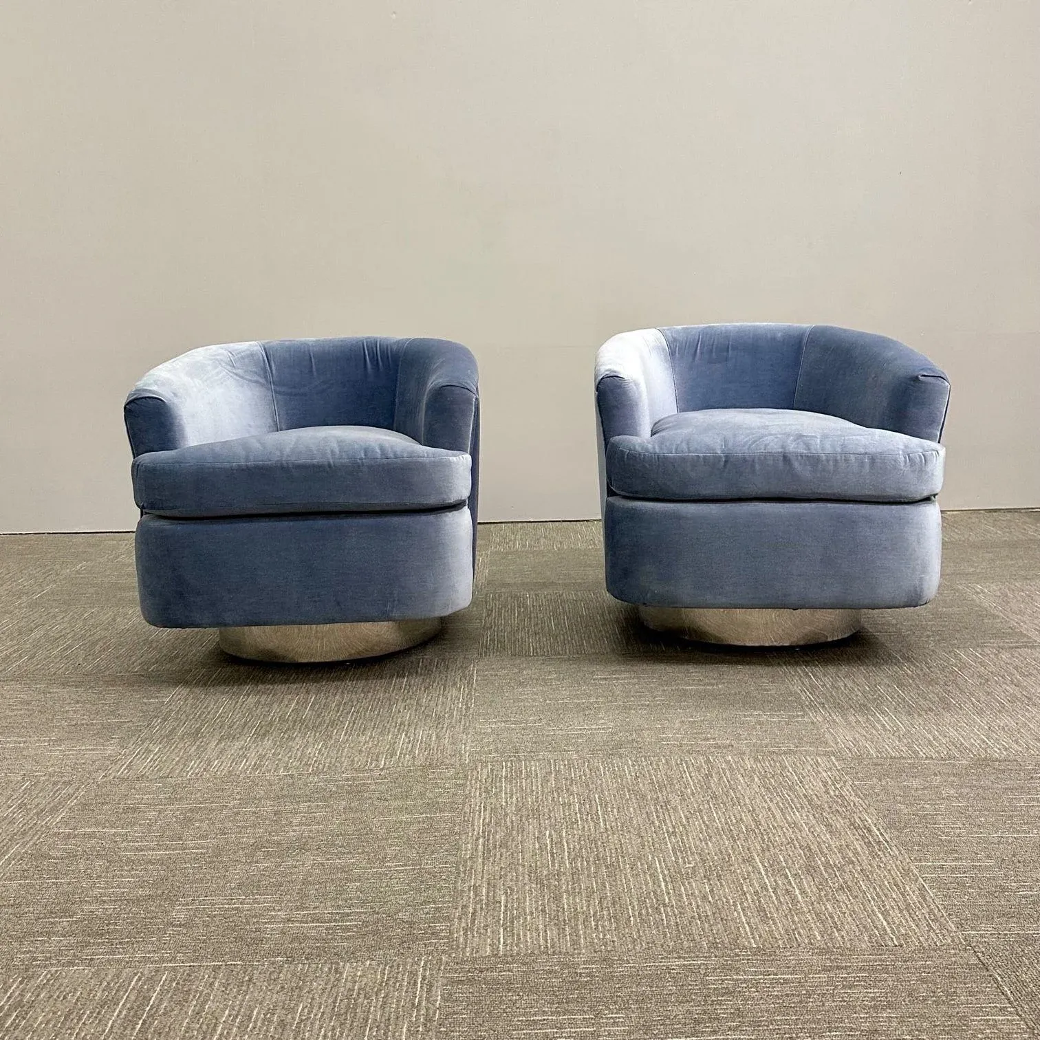 Mid Century Modern Milo Baughman Style Swivel Chairs Chrome Base