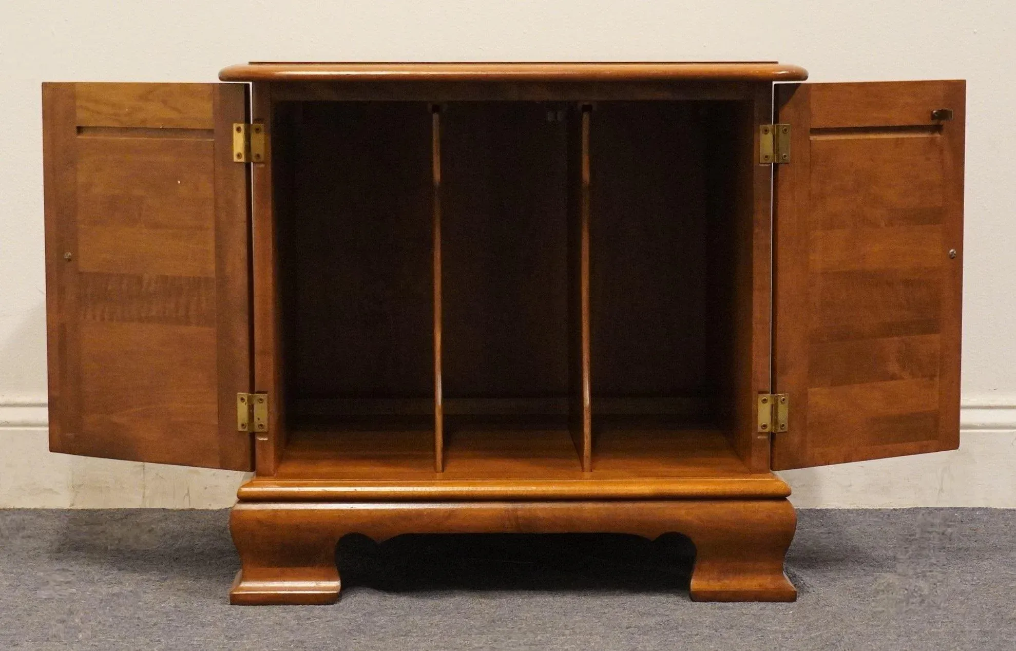 Ethan Allen Heirloom Nutmeg Maple 23