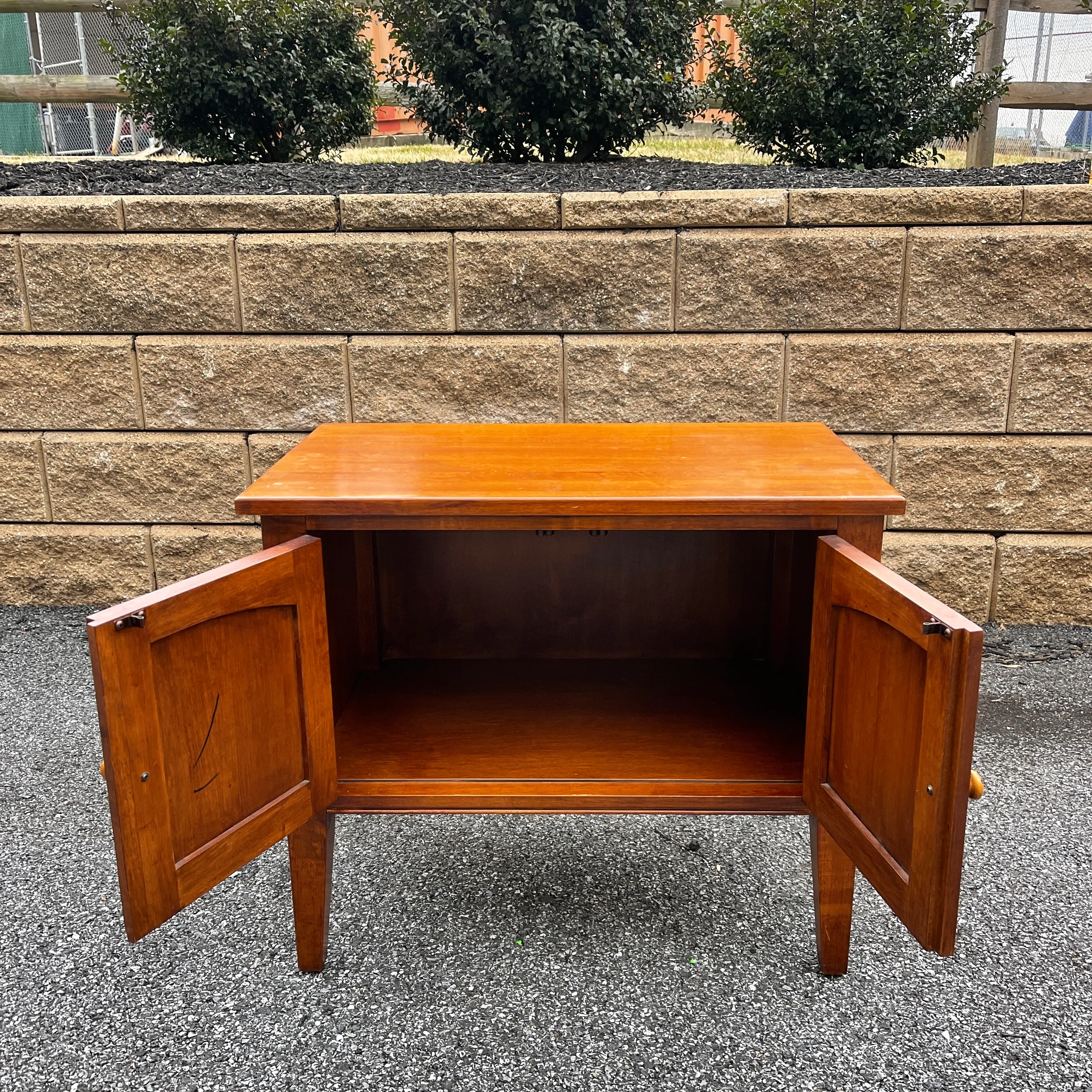 Ethan Allen Country Colors Rustic Traditional Maple Chairside