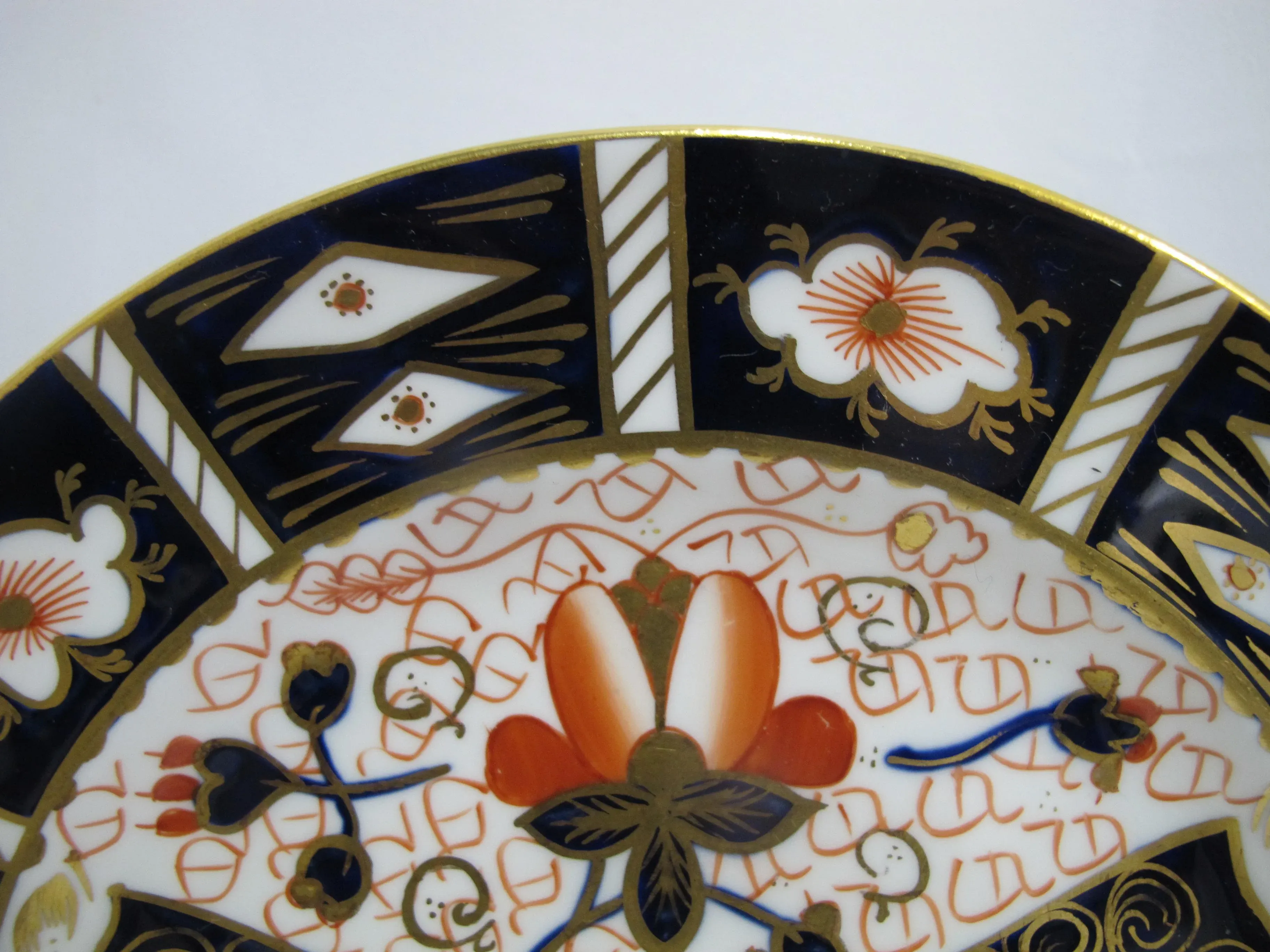 Royal Crown Derby 2451 Traditional Imari 8 3/8