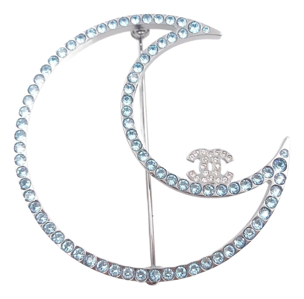 CHANEL Silver and Blue Brooch Cc pin & brooche Chanel Silver in Metal - 43846730 main image 2