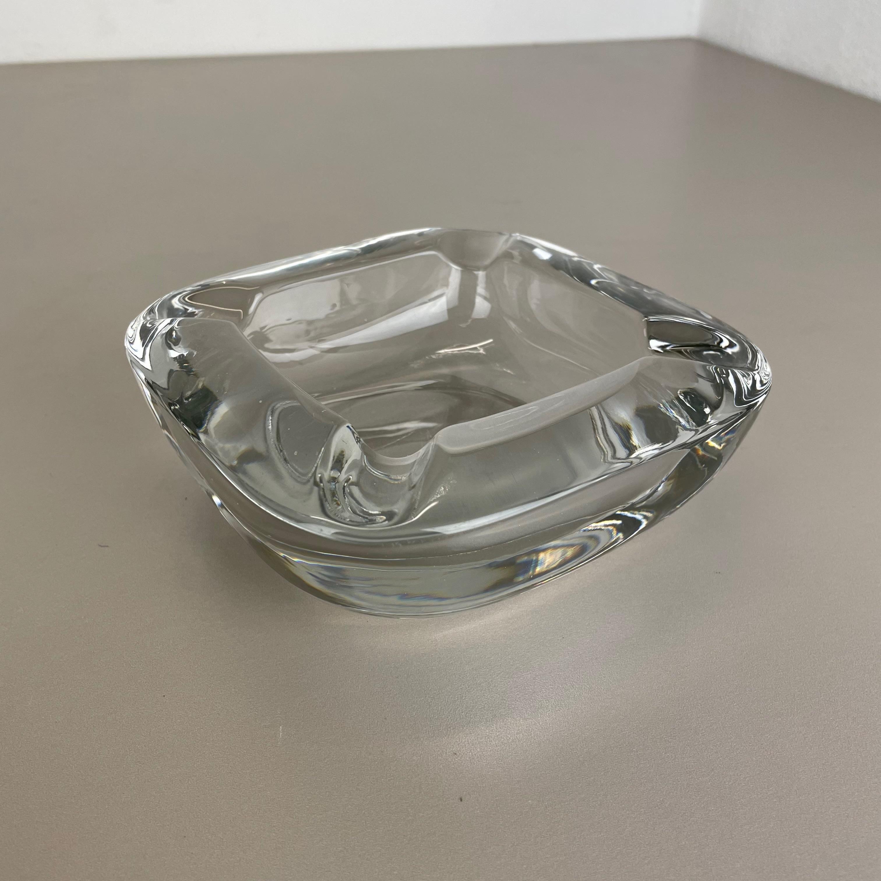 Large French Ashtray in Crystal Glass from Art Vannes France, 1970 |  Chairish, image size:3024x3024