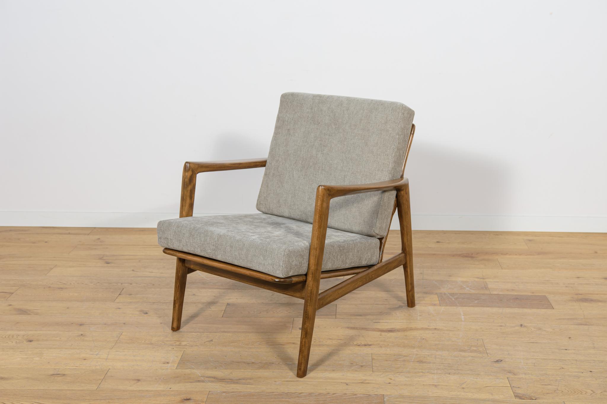 Mid-Century Model 300-139 Armchairs from Swarzędzka Factory, Poland, 1960s, Set of 2