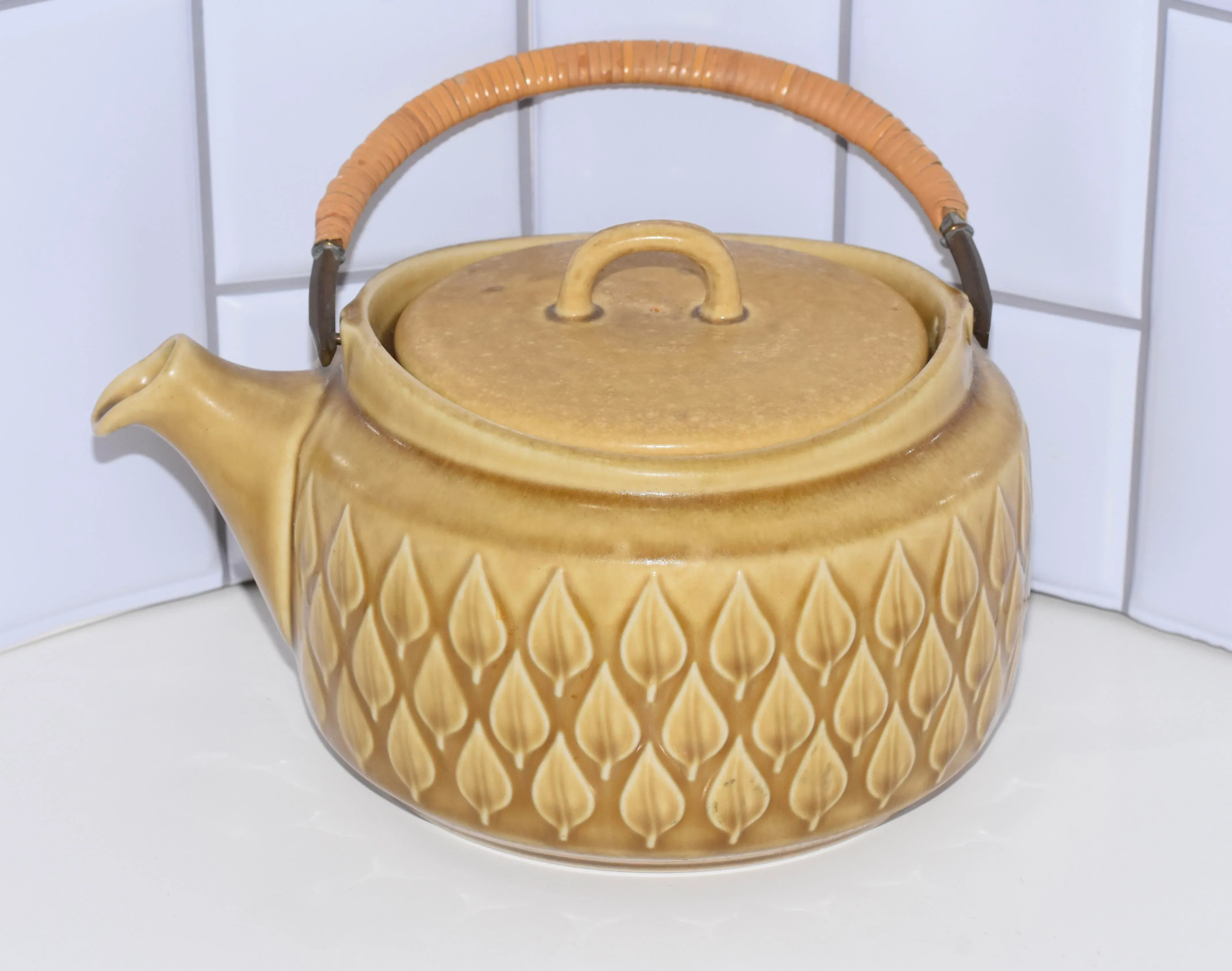 食器 ARABIA - Jens H.Quistgaard relief by Kronjyden 1959 Jens Quistgaard Kronjyden Relief Teapot With Leaf