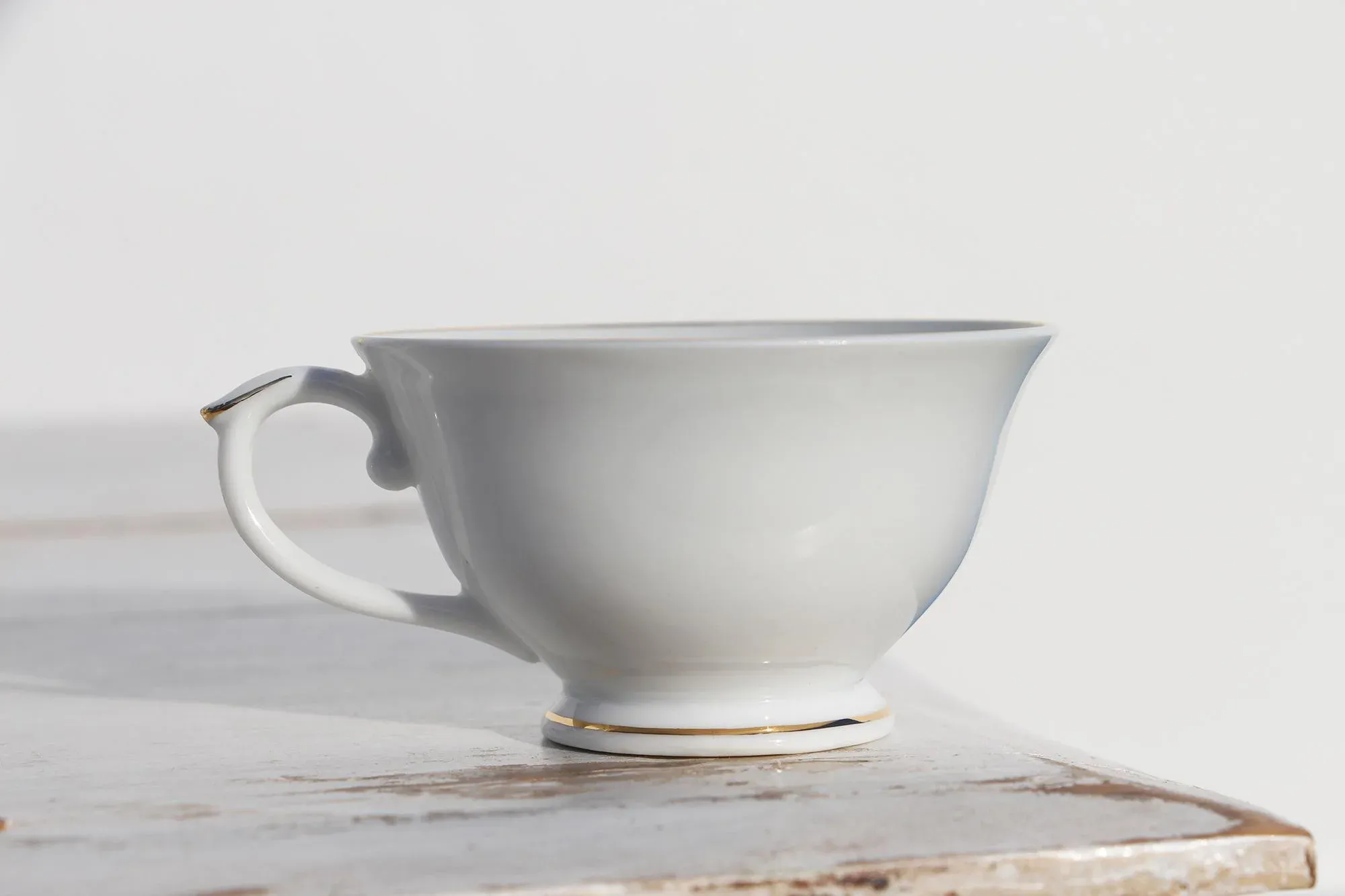 1930s Art Deco Porcelain Set of Six Coffee Cups & Saucers, Vista Alegre,  Portugal