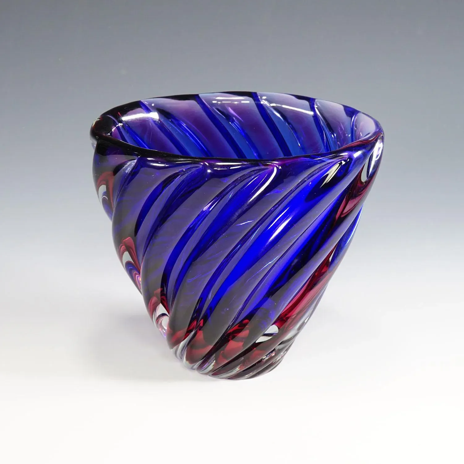 MURANO ARCHIMEDE SEGUSO ムラノ ブルー グラス Archimede Seguso Murano Ribbed Sommerso Vase 1950s | Chairish