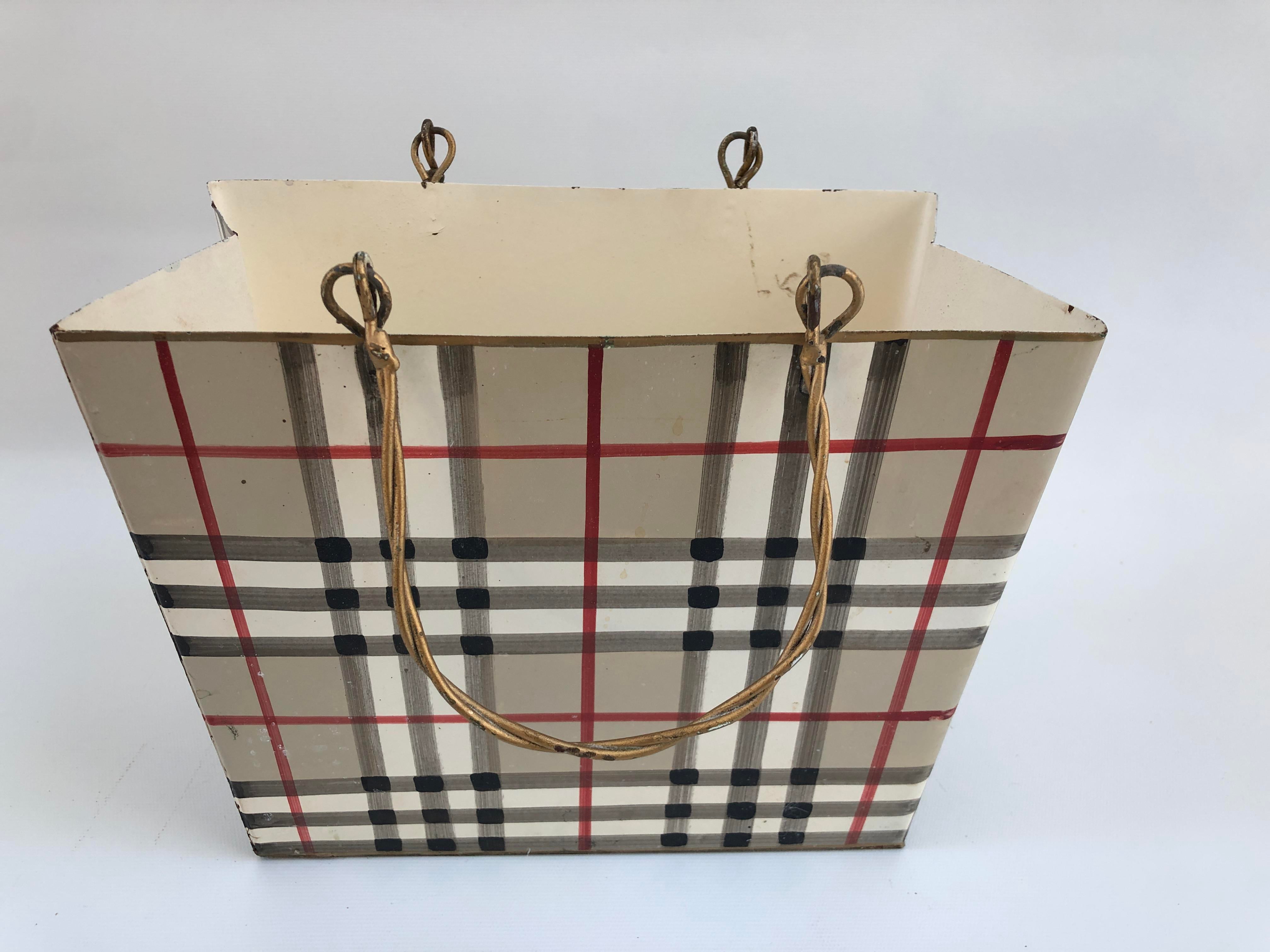 How to tell if a bag is a genuine Burberry? Do they all have the name  Burberry on them? Does there have to be the Burberry name somewhere on the  bag to