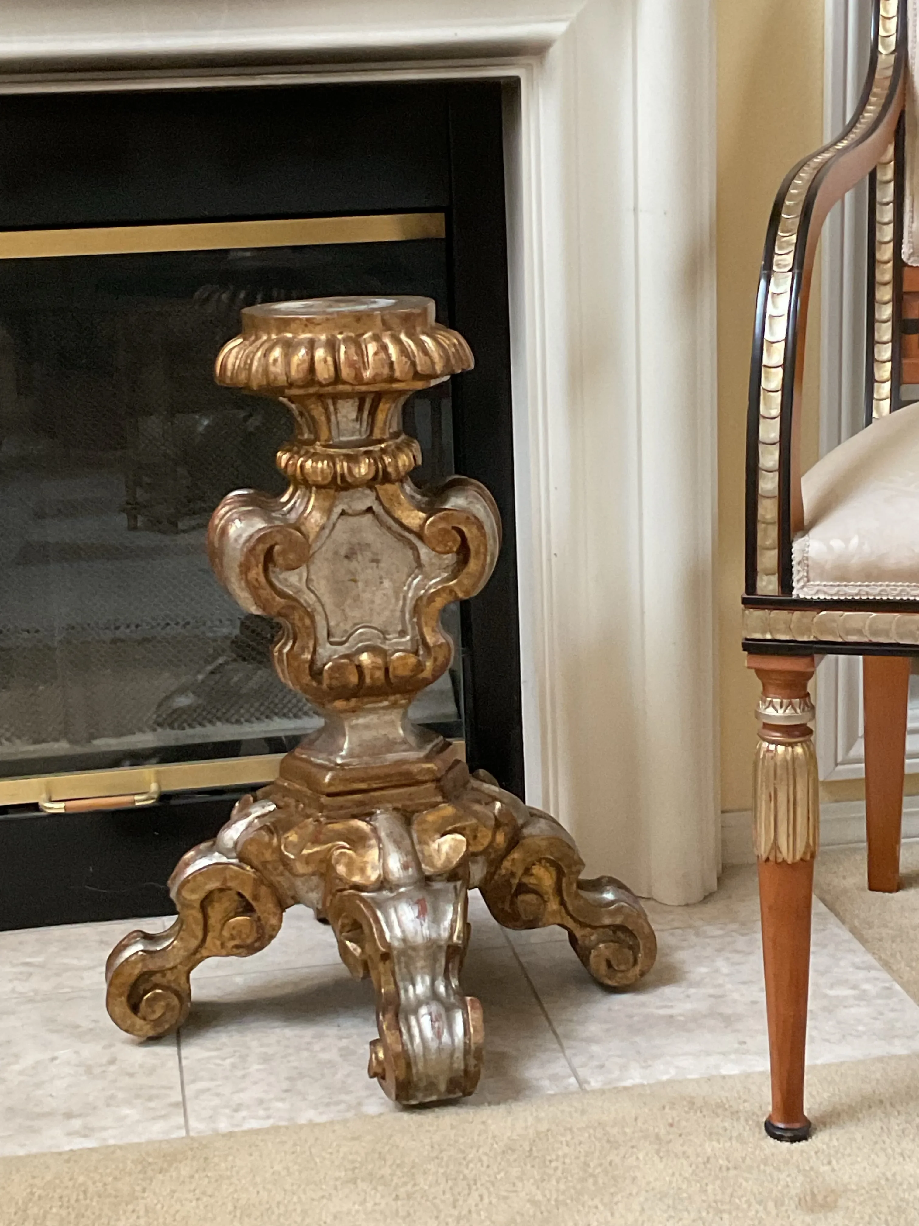 Early 20th Century Italian Hand Craved Pedestal Gilded With Gold and Silver Leaf