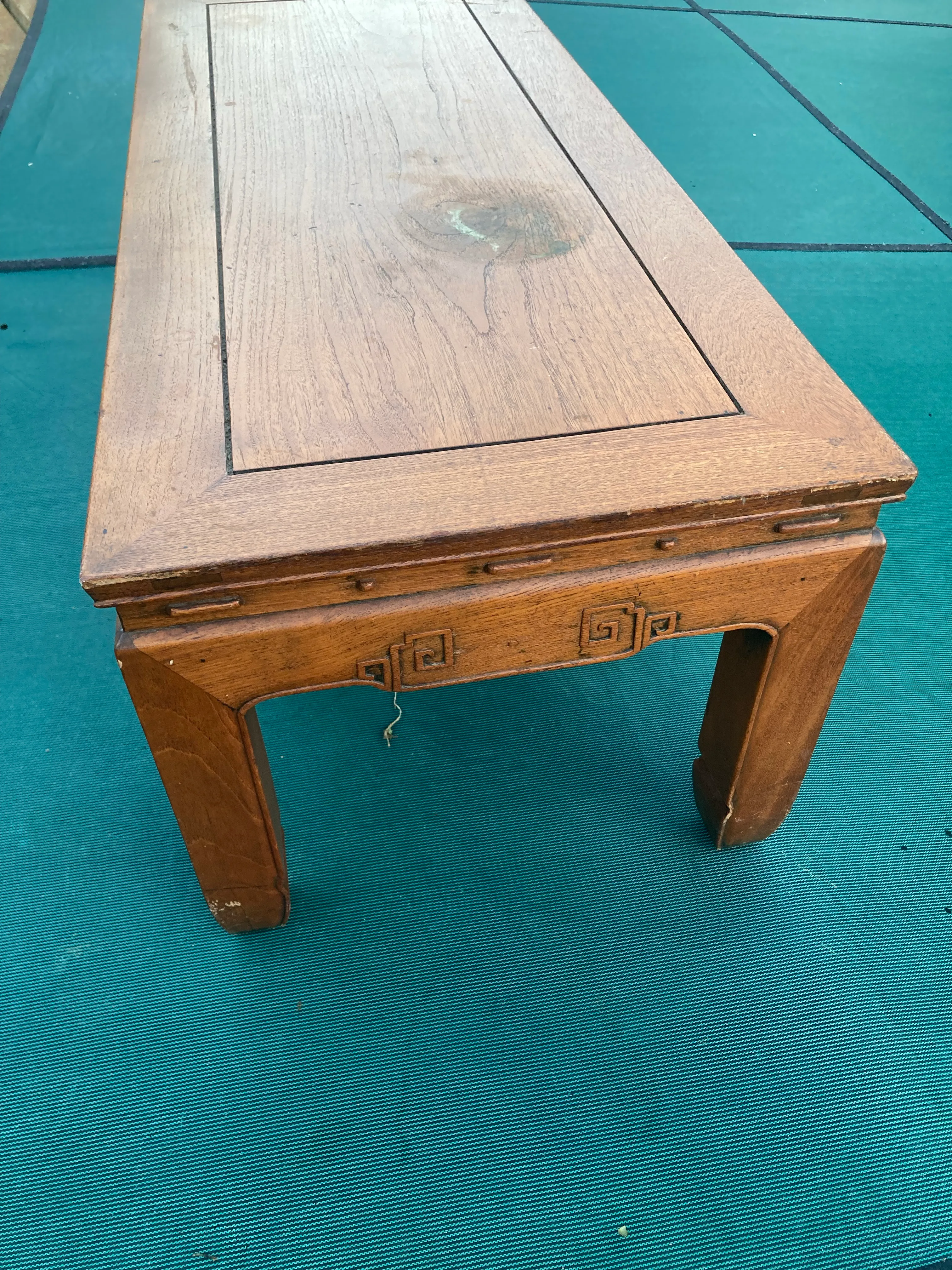 George's 木製テーブル Late 20th Century Vintage George Zee Hand Carved Asian Low