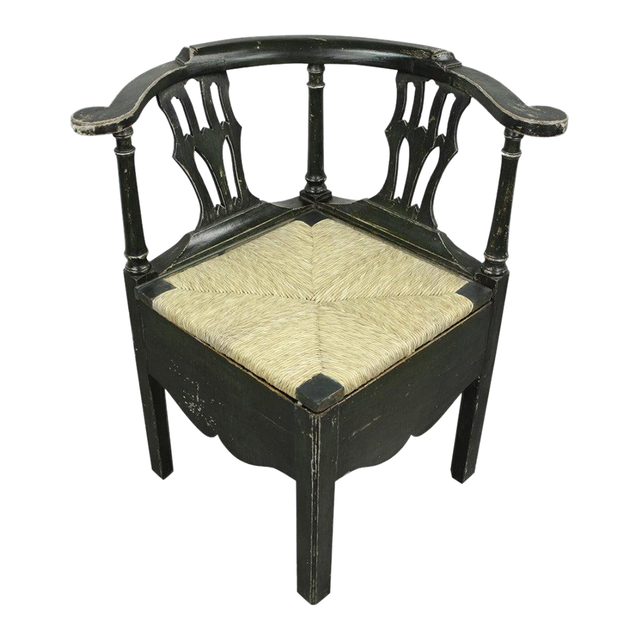 Early 19th Century English Dark Green Wood Corner Armchair