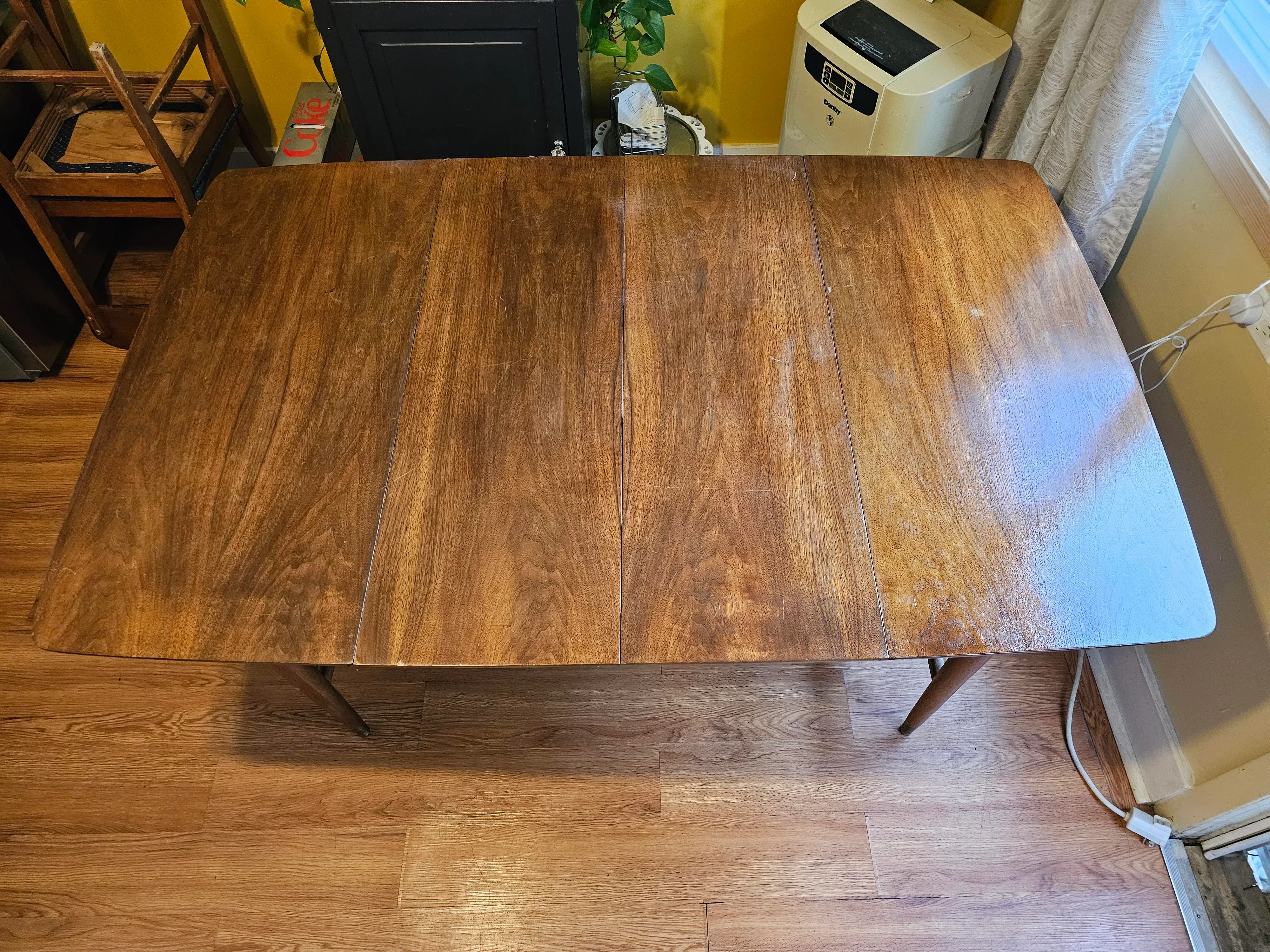 UNITED TOKYO Glen Check Bonding Trench Coat1960s Mid-Century Walnut Expanding, Drop-Leaf Dining Table - Seats Up to 10