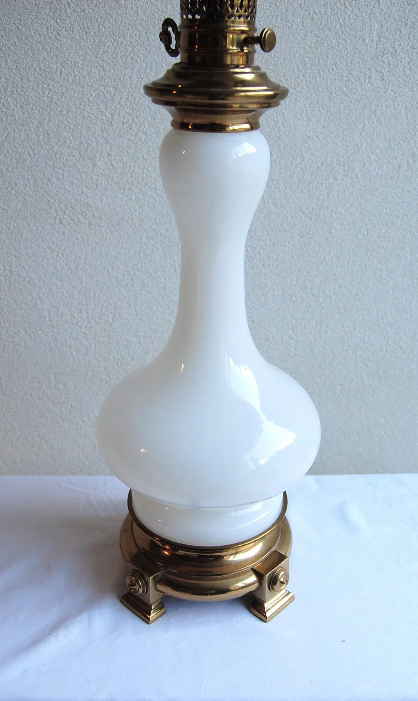 すぐ使えます　antique milk glass lamp アンティーク Vintage Lamps Milk Glass Lamp Vintage Table Lamp Antique