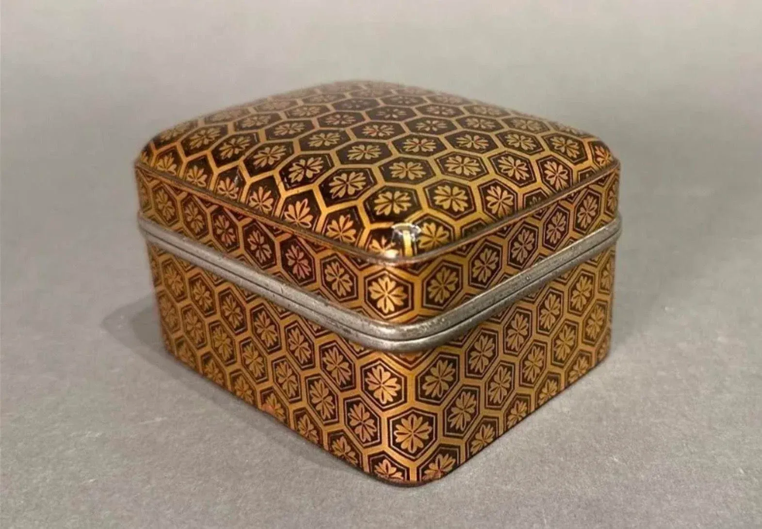 Late 17/Early 18th Century Japanese Edo Period Lacquer Kogo Incense Box