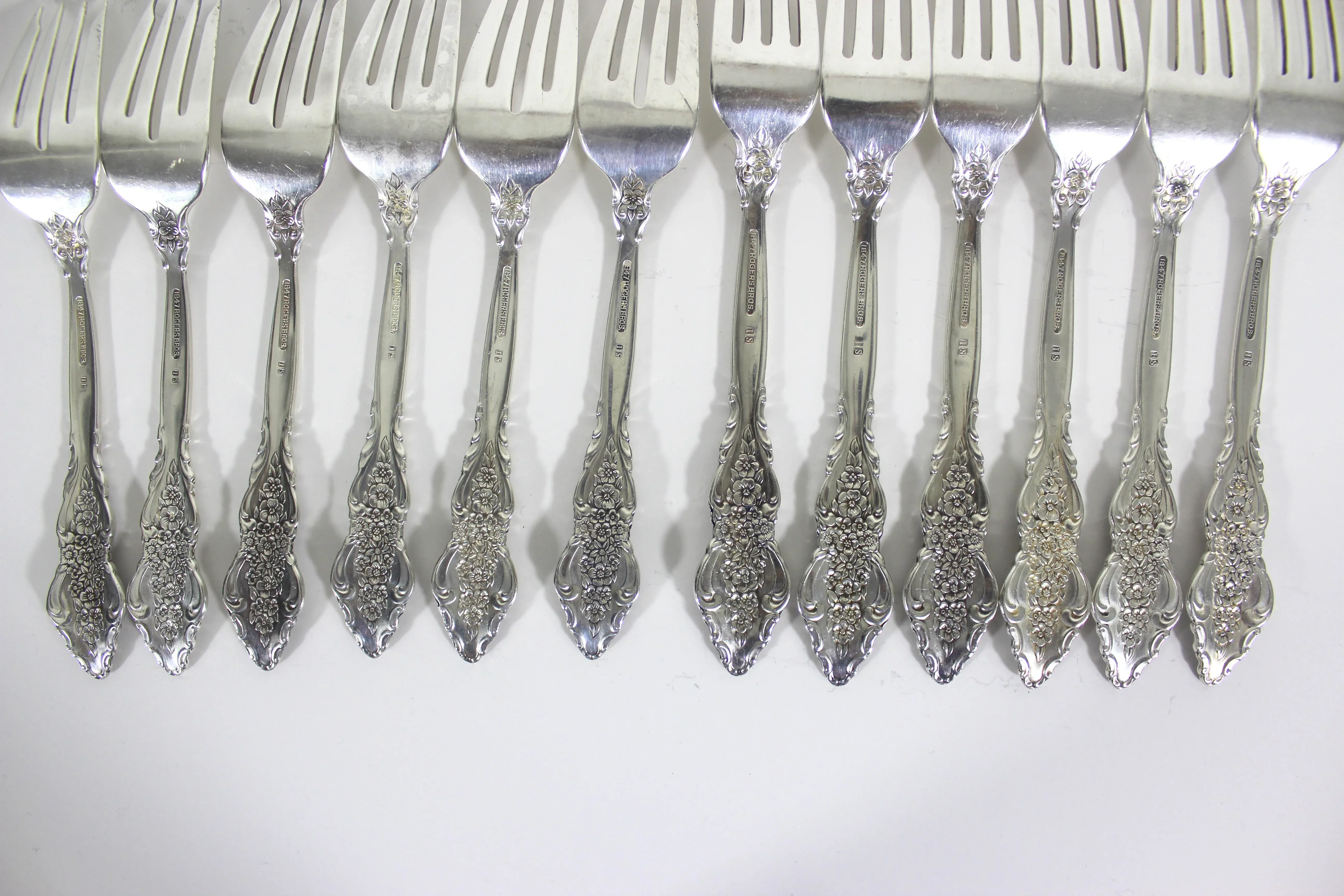 1971 Vintage Ornate Silver Plated Renaissance Six 5-Piece Place Settings Flatware Set- 30 Pieces