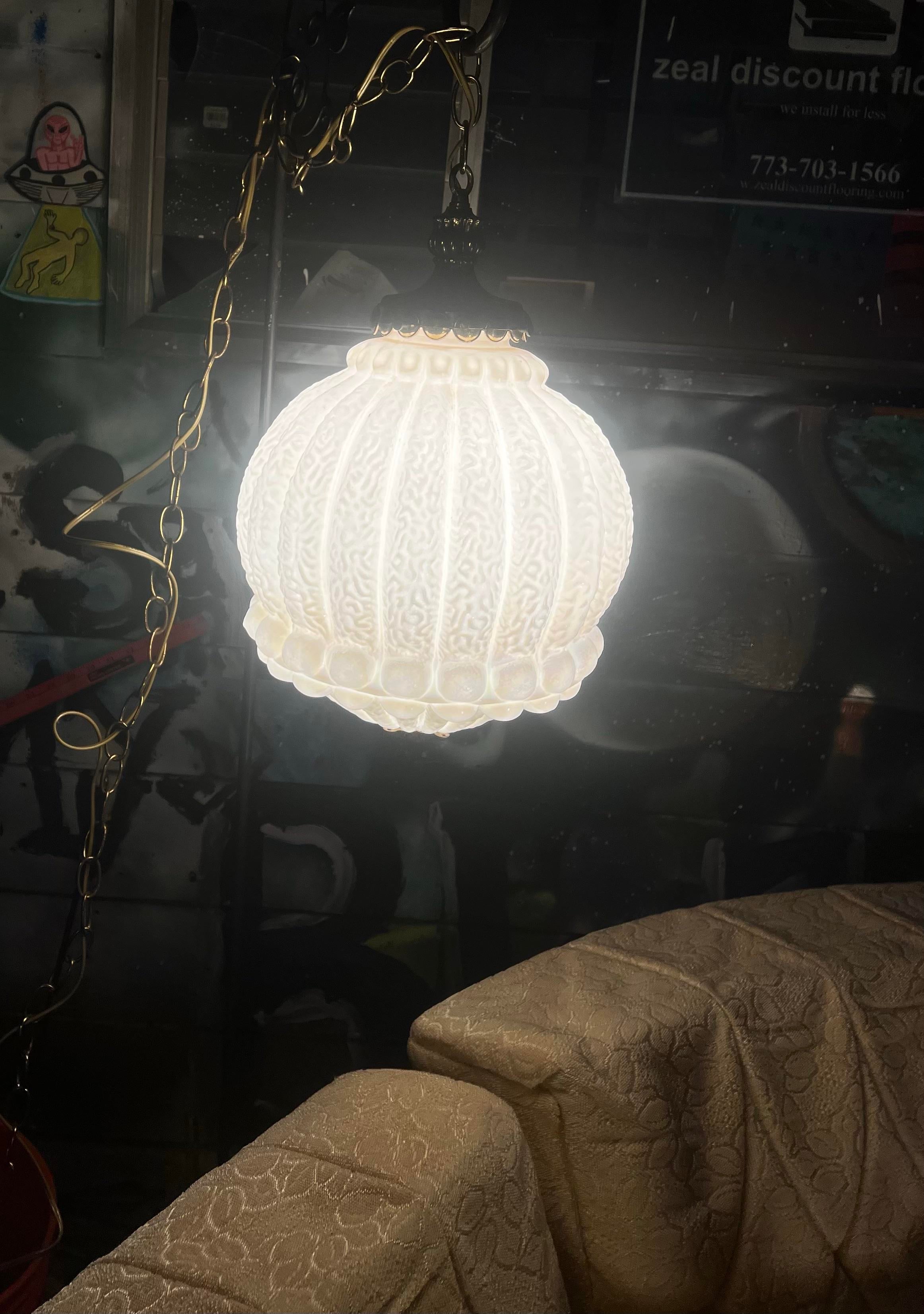 ヴィンテージ ペンダントライト　 Hollywood Regency Lamp Vintage Plug-in Swag Lamp, Hollywood Regency, Fluted White