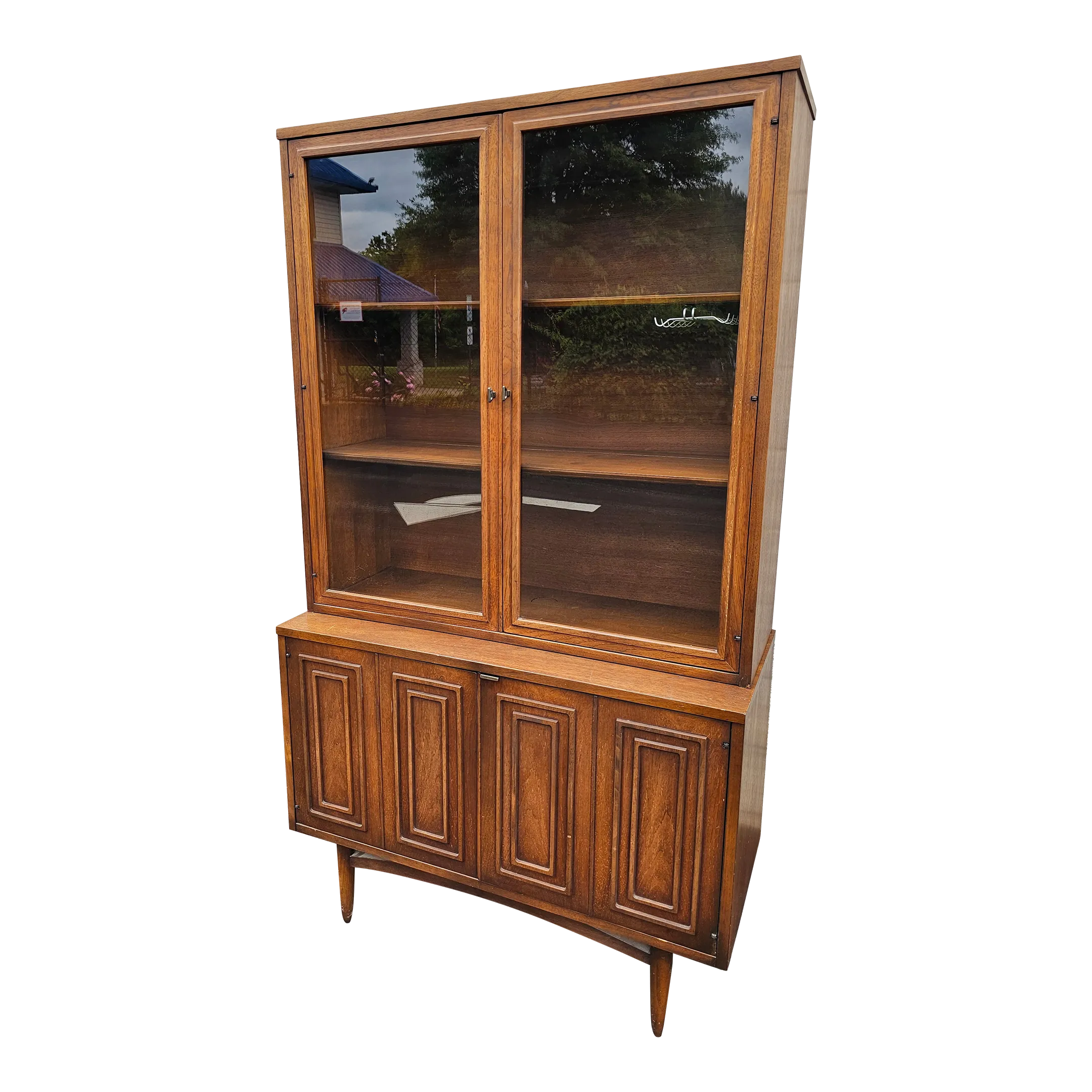 Broyhill Sculptra China Cabinet, Hutch, Chairish