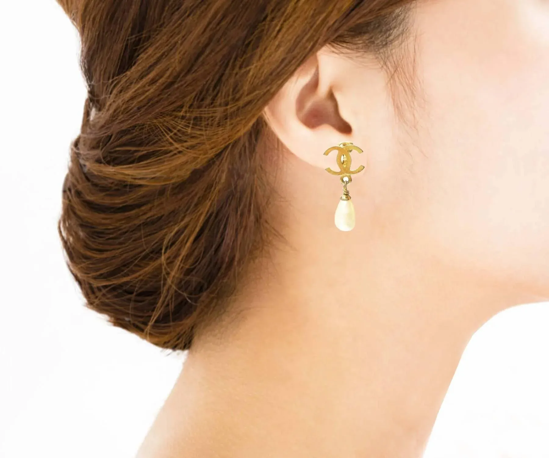 【Chanel】シャネル★earclip★パールイヤークリップ★ゴールド CHANEL CC Logos Pearl Dangle Drop Clip-On Earrings Gold Tone