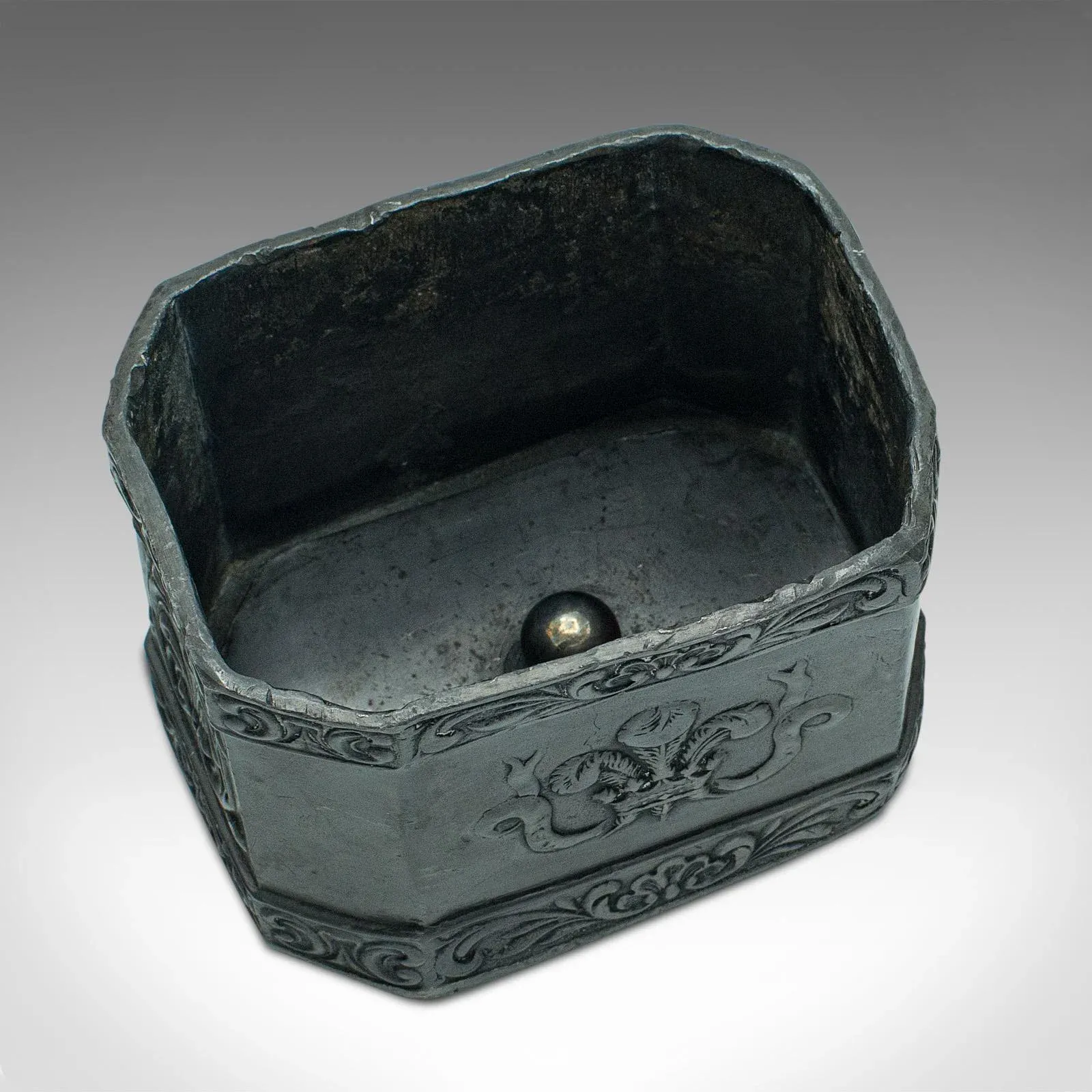 the tobacco keeper RARE-AUTHENTIC -17th CENTURY-LEAD KEEPER/HUMIDOR-SNUFF BOX-AMAZING PIECE where ancient woods whisper and the earth breathes life into all things 18th Century, English Georgian Lead