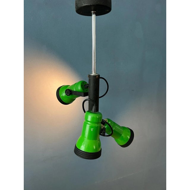 Vintage downrod ceiling lamp with black and chrome frame and three green spots. The three spots can easily be redirected....