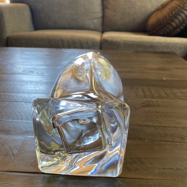 Mid 20th Century Sons of Grant Royal Vintage Crystal Cut Whiskey Decanter & 4 Glass Tumbler Set | 5-Piece Barware For Sale - Image 4 of 10