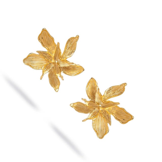 Contemporary Floral Majesty Gold Stud Earrings, A Pair For Sale - Image 3 of 8