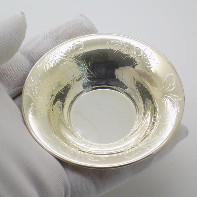 A refined small vintage decorative bowl, designed as a pocket emptier, handmade in Continental Silver (800/000) in Sicily...