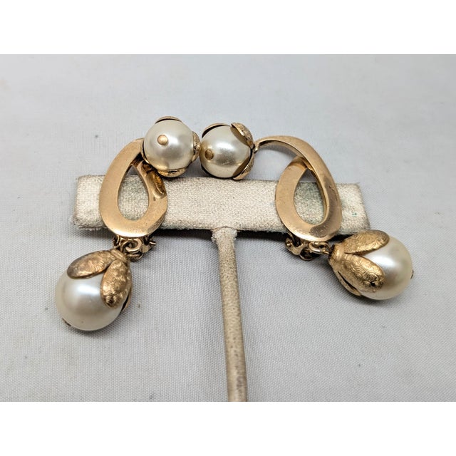 Vintage 1950s Signed Napier Goldtone Faux-Pearl Drop Clip Earrings-2 Pieces For Sale - Image 9 of 12