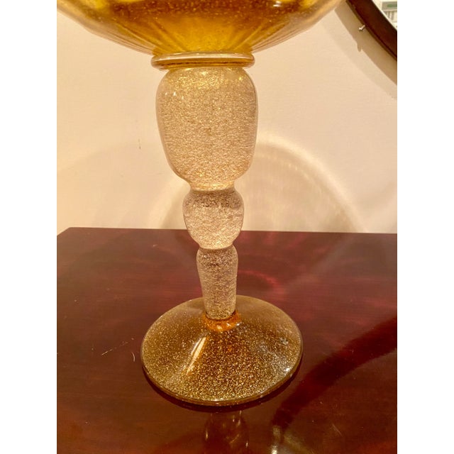1980s Murano Style Glass Centerpiece Pedestal Bowl With Gold Leaf Speckles For Sale - Image 9 of 10