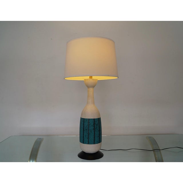 1960’s Mid-Century Modern Pottery Ceramic Table Lamp For Sale - Image 11 of 12