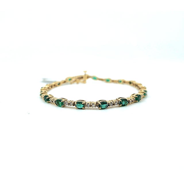 7.70 Ct Natural Emerald & Diamond Tennis Bracelet For Sale - Image 9 of 9