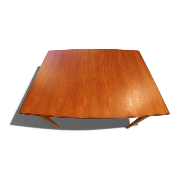 Mid-Century Modern Swedish Dining Table in Teak and Oak with Extendable Leaves, 1960s For Sale - Image 3 of 18