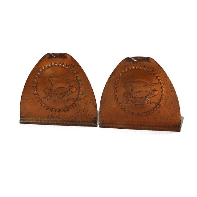 1910s Pair of Antique Roycroft Hammered Copper Bookends With Galleons C1910 For Sale - Image 5 of 6