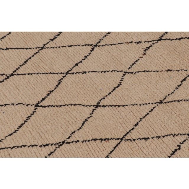 Rug & Kilim Vintage Moroccan Rug With Tribal Diamond Grid in Beige & Black - Rug & Kilim For Sale - Image 4 of 9