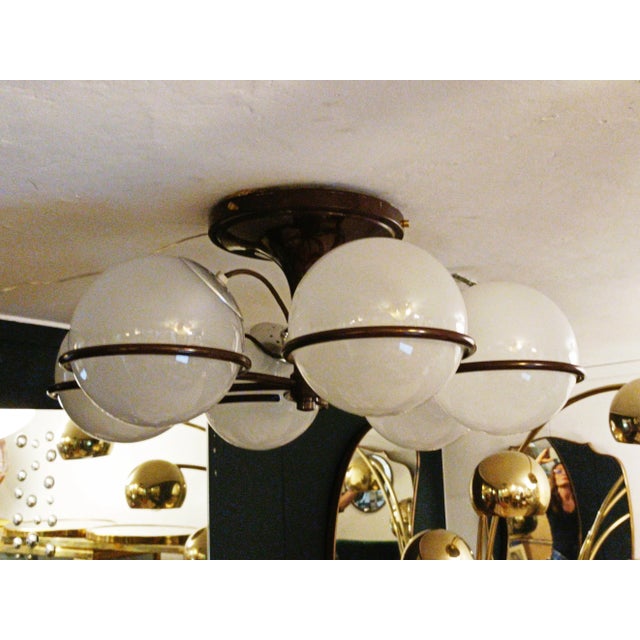 Lamp no. 2042/6 stands out for its sophisticated design and clean lines, typical of Gino Sarfatti's creations. Made with...