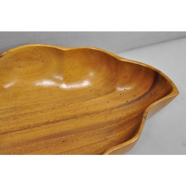 Vintage Mid Century Modern Monkey Pod Carved Koa Wood Banana Leaf 16" Fruit Bowl For Sale In Philadelphia - Image 6 of 16