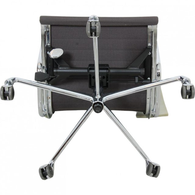 EA-117 Office Chair in Grey Hopsack Fabric by Charles Eames For Sale - Image 15 of 16