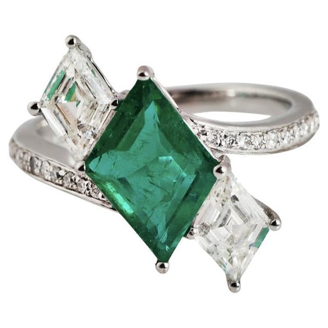 Natural zambian emerald diamond ring in 18k gold For Sale - Image 15 of 18