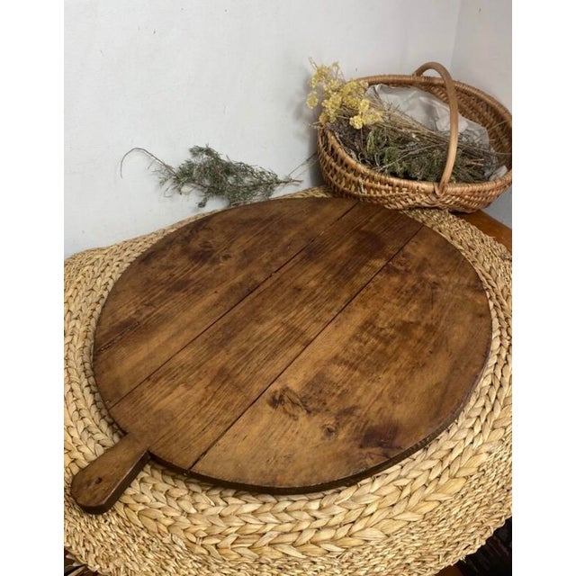 Rare. Authentic wooden board, formerly used for mixing and kneading dough. This very old model (early 20th century) comes...