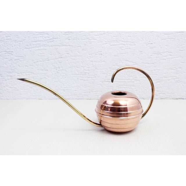 Beautiful watering can from the 50s/60s An original design for this beautiful retro object. Made entirely of meticulously...