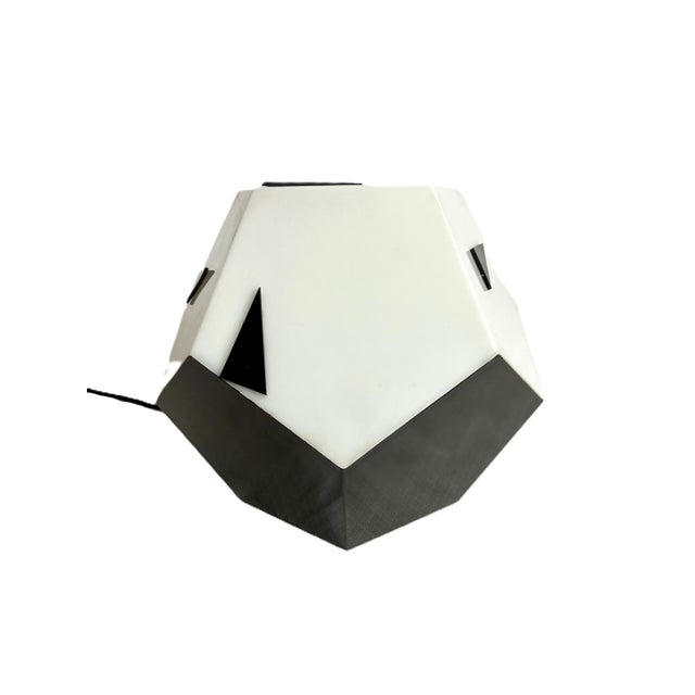 Plastic Mid Century Modern Black White Plastic Table Lamp/ Vintage 1960s Atomic Space Age Mod Pentagon Shaped Desk Lamp For Sale - Image 7 of 8