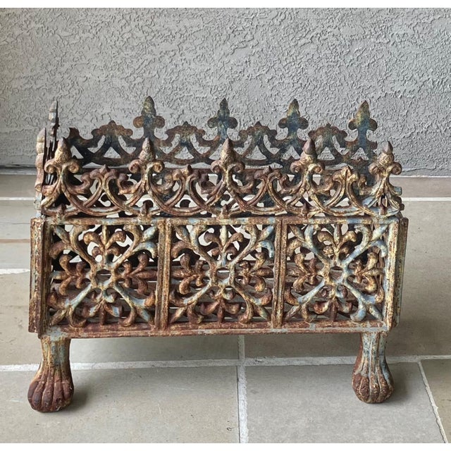 Late 19th-Century Victorian Gothic-Style Cast Iron Fleur-De-Lis Tracery Panel Jardinière on Lion Paw Feet For Sale - Image 17 of 18