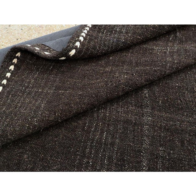 Galerie Shabab Collection Mid-20th Century Handmade Turkish Flatweave Kilim Gallery Carpet For Sale - Image 10 of 10