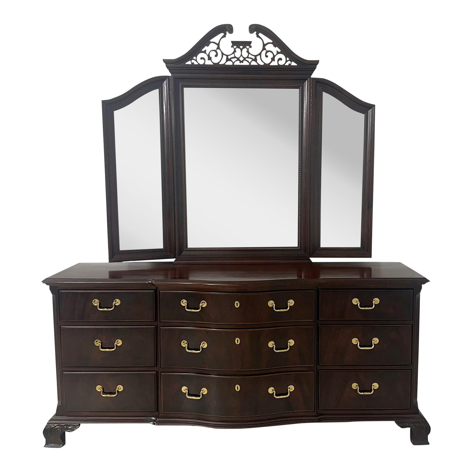 Thomasville Dresser With Mirror