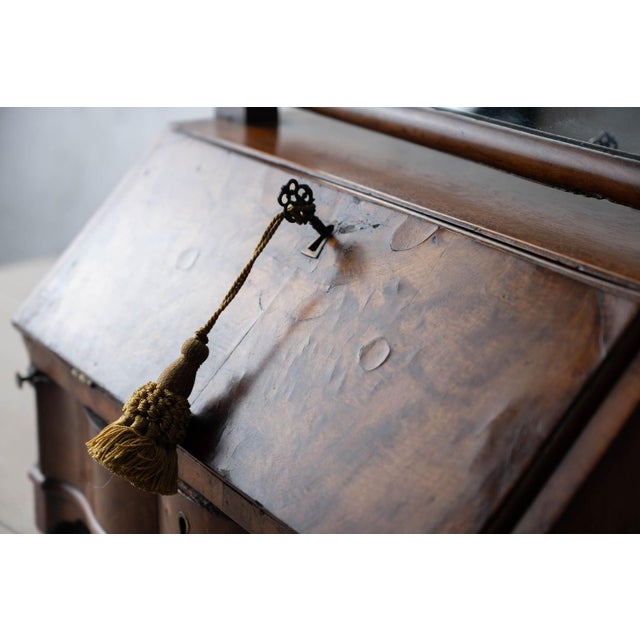 Queen Anne Style Walnut Bureau Dressing Mirror, English, 19th Century For Sale - Image 9 of 18