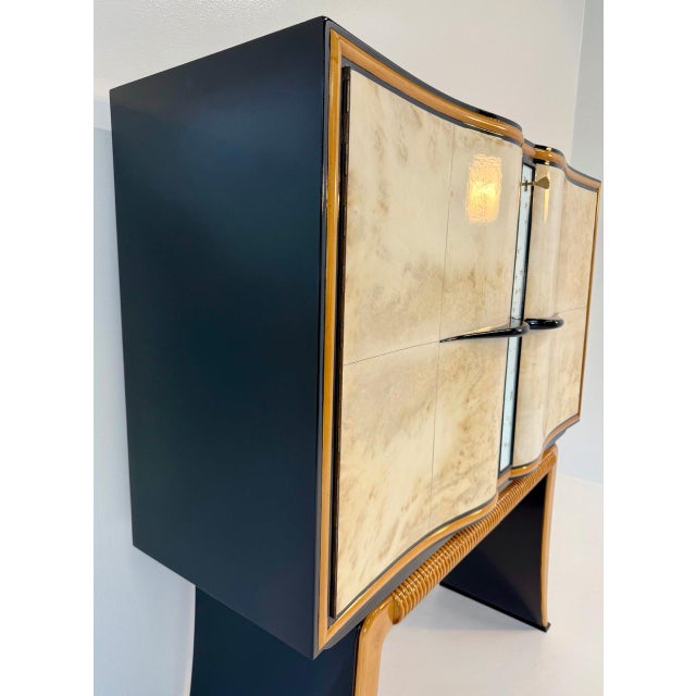 Beige Italian Art Deco Bar Cabinet in Parchment attributed to Paolo Buffa, Italy, 1940s For Sale - Image 8 of 18