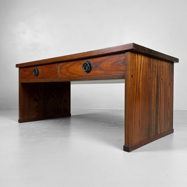 This beautiful Japanese writing desk dates back to the 1970s-1980s and exudes timeless elegance. Dimensions: height 38 cm,...