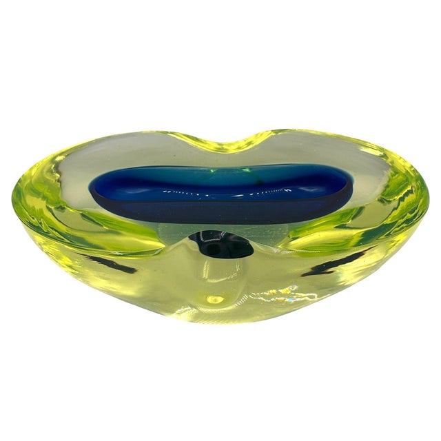 1960s 1960s Rare MCM Biomorphic Murano Uranium Glass Bowl by Antonio Da Ros for Cenedese For Sale - Image 5 of 13